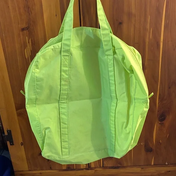 Baggallini Bright Green Travel Tote Bag - Picture 2 of 3